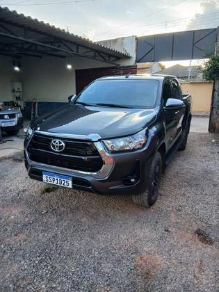 TOYOTA HILUX 2.8 D-4D TURBO DIESEL CD SR 4X4 AUTOMÁTICO TOYOTA HILUX 2.8 D-4D TURBO DIESEL CD SR 4X4 AUTOMÁTICO